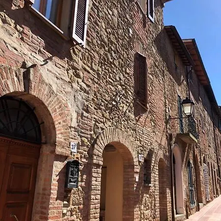 Attico Affrescato Nel Borgo Di Paciano, Umbria Paciano