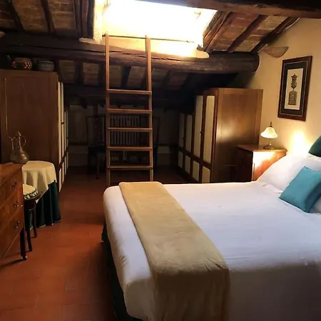 아파트 Attico Affrescato Nel Borgo Di Paciano, Umbria 파치아노