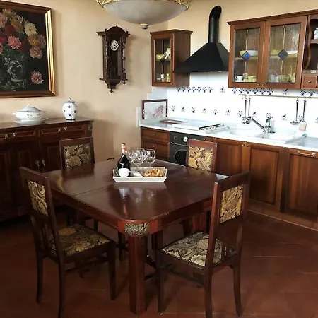 Attico Affrescato Nel Borgo Di Paciano, Umbria 파치아노