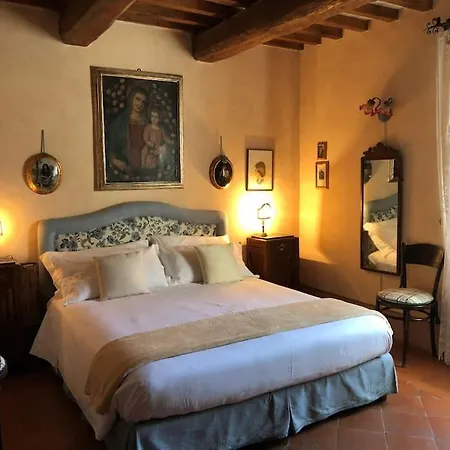 Attico Affrescato Nel Borgo Di Paciano, Umbria * Paciano